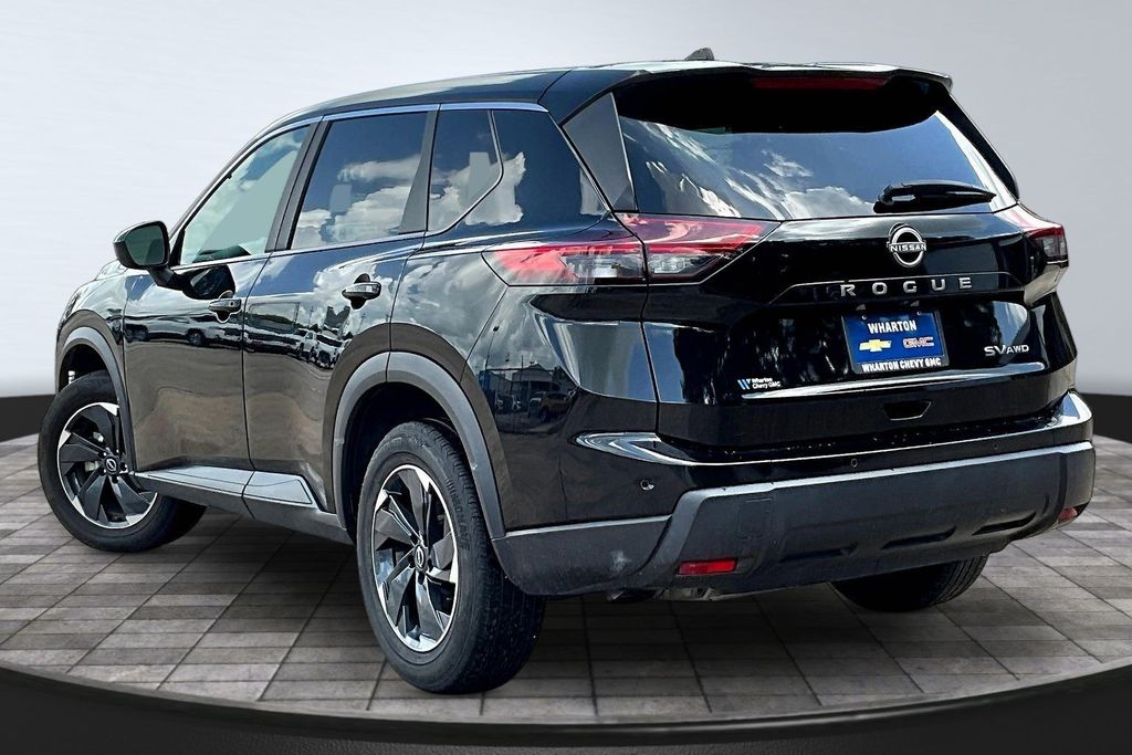 2024 Nissan Rogue SV - 4