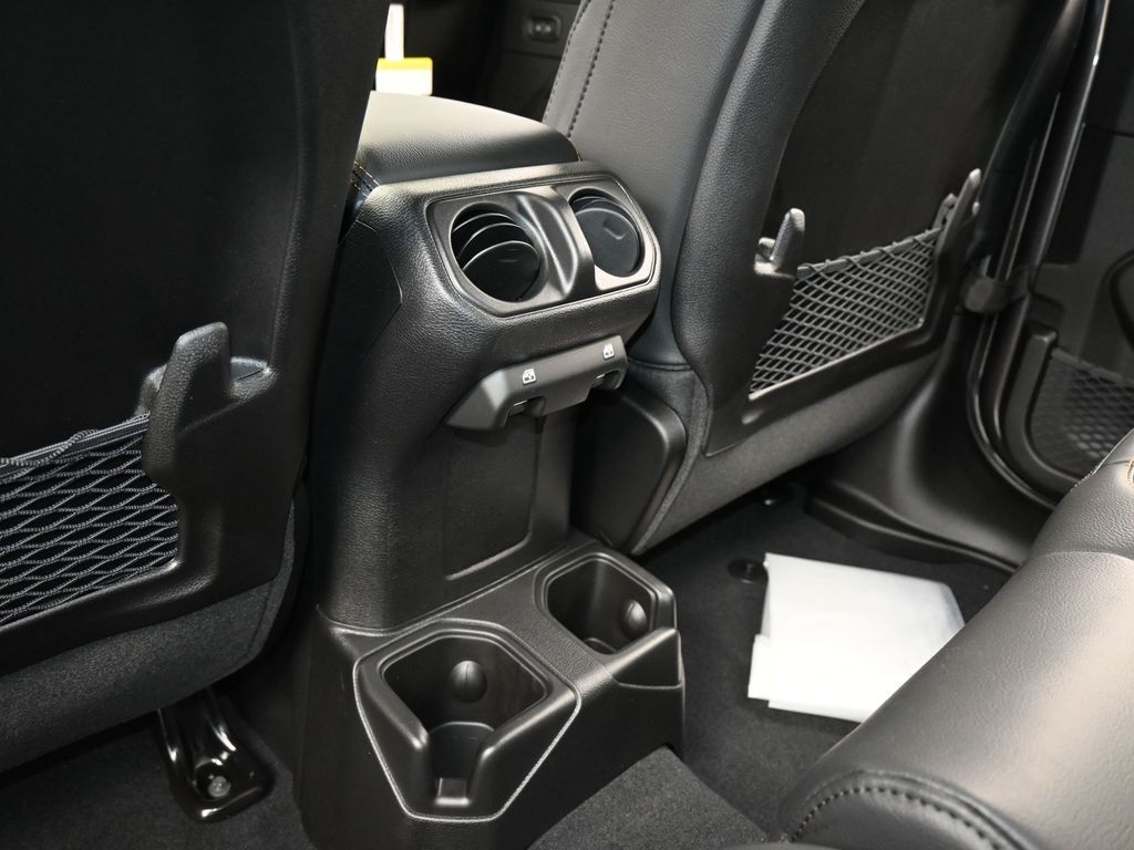 New 2026 Granite Crystal Metallic Clearcoat Jeep Sahara image 29