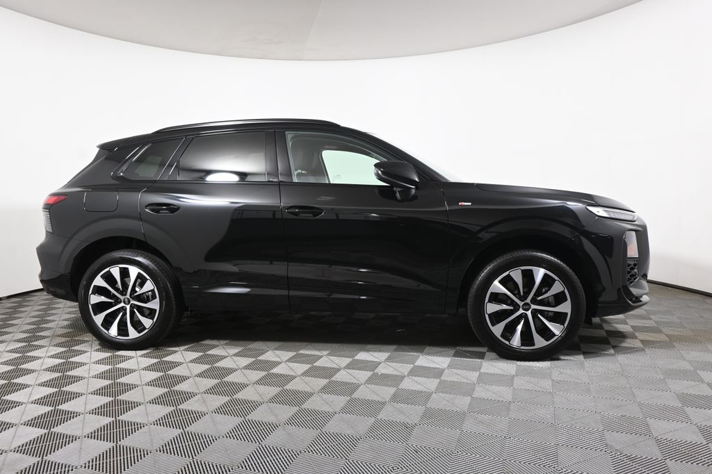 Thumbnail: 2026 Audi Q3 - 8