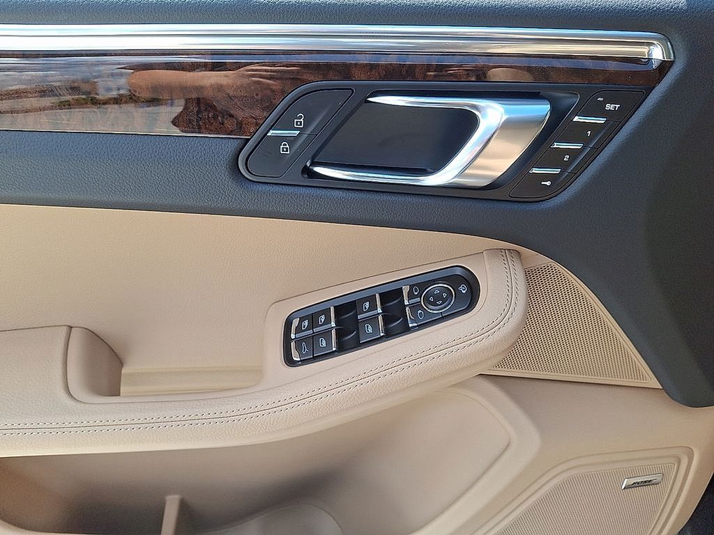 Thumbnail: 2025 Porsche Macan - 15