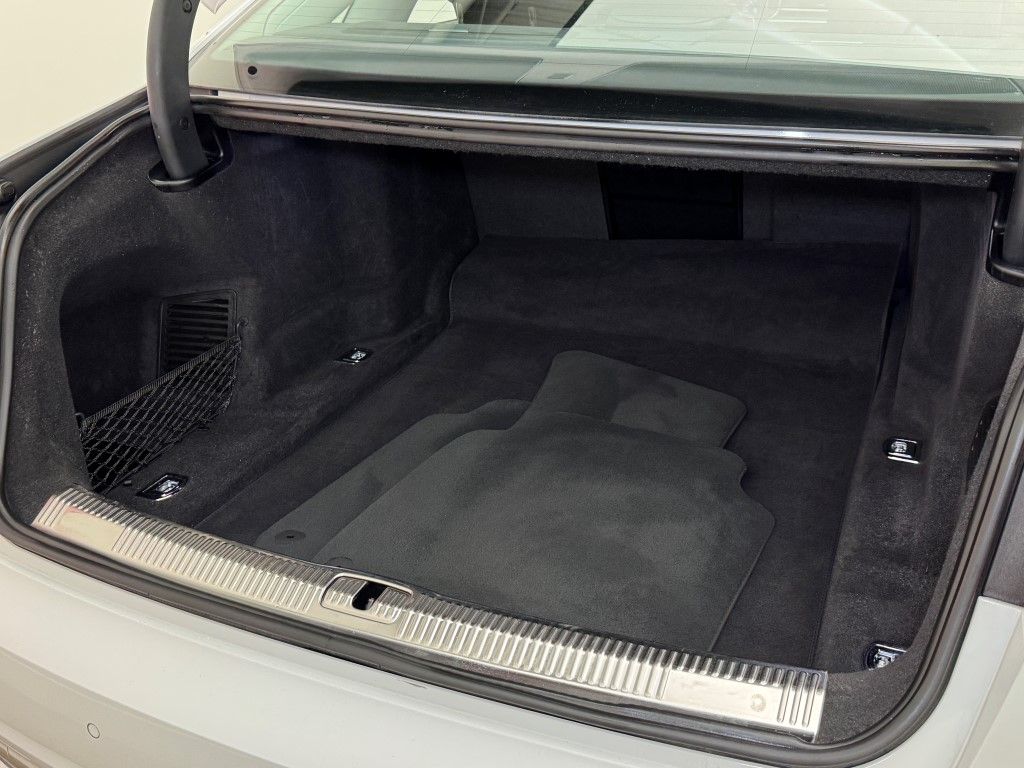 2021 Audi A8 L 31