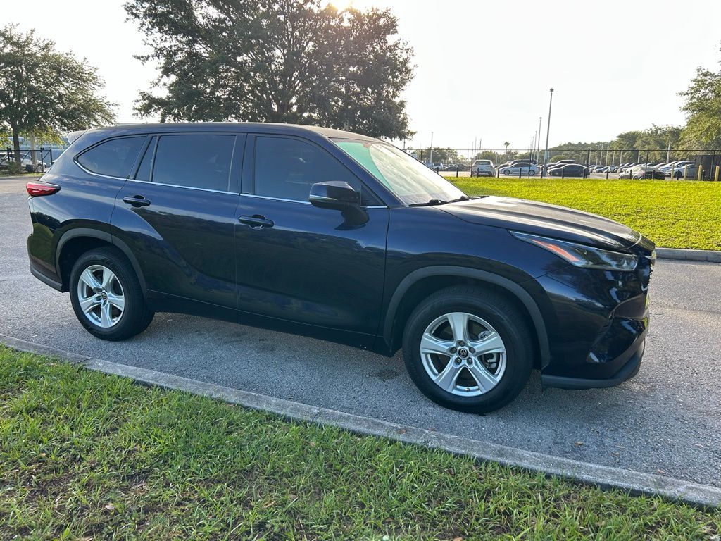 Thumbnail: 2021 Toyota Highlander - 7