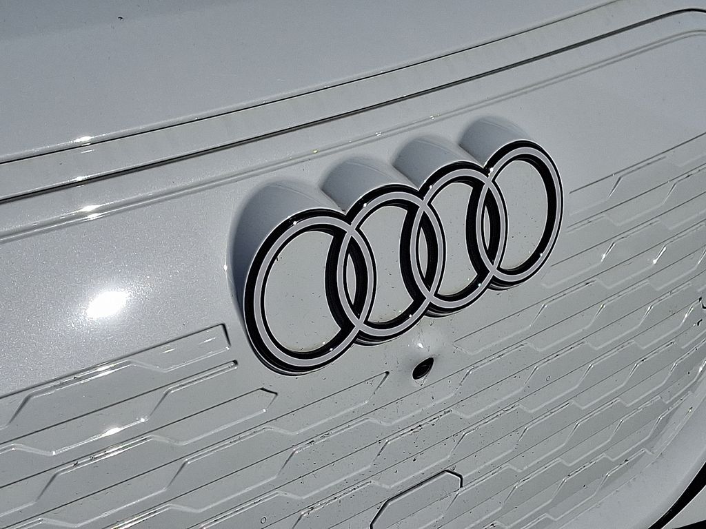 Thumbnail: 2025 Audi Q6 e-tron - 4