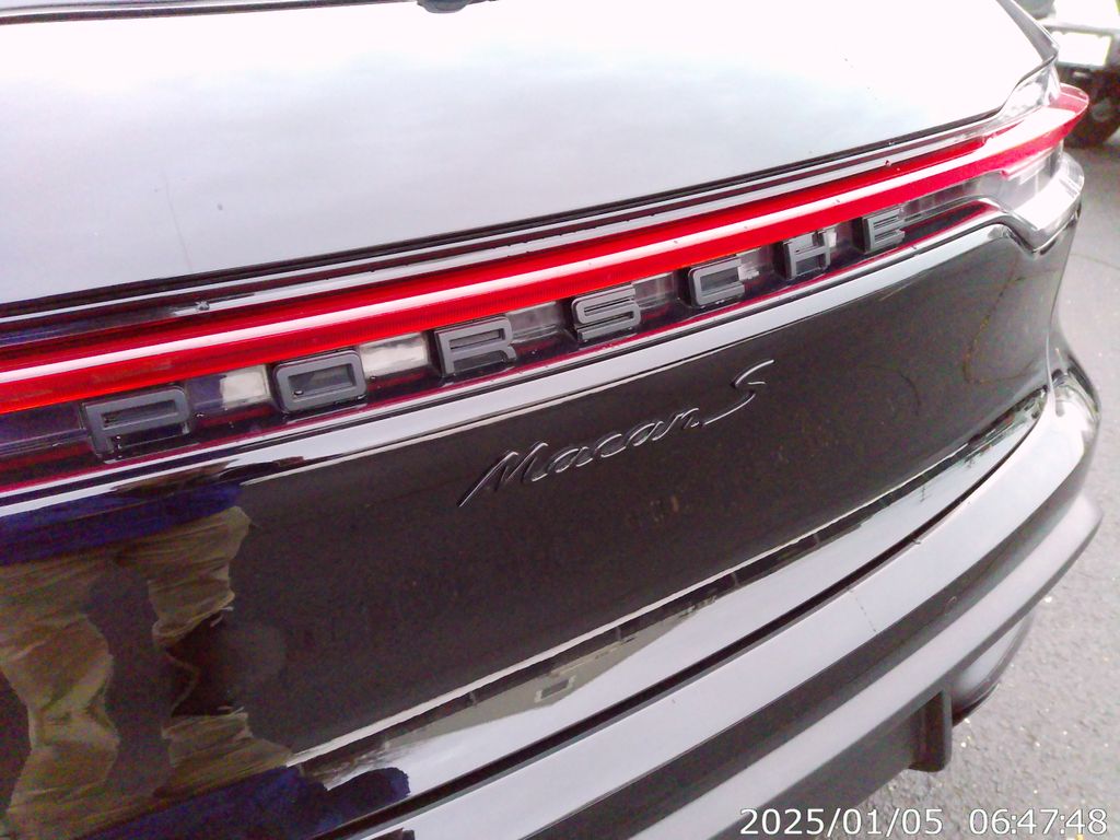 Thumbnail: 2023 Porsche Macan - 9