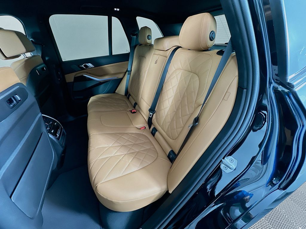 Thumbnail: 2026 BMW X5 - 17