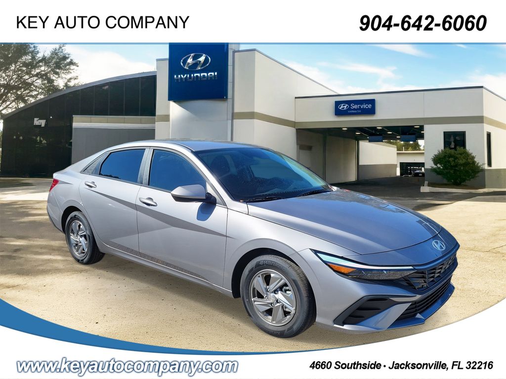 2025 Hyundai Elantra SE FWD