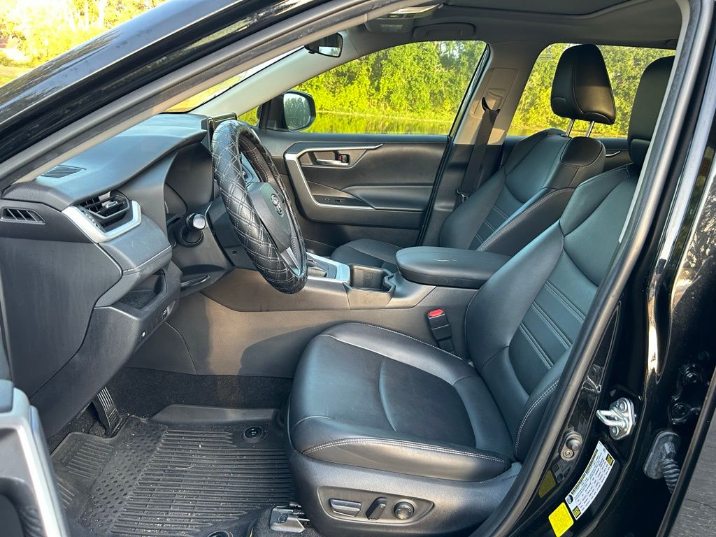 2022 Toyota RAV4 XLE Premium 14