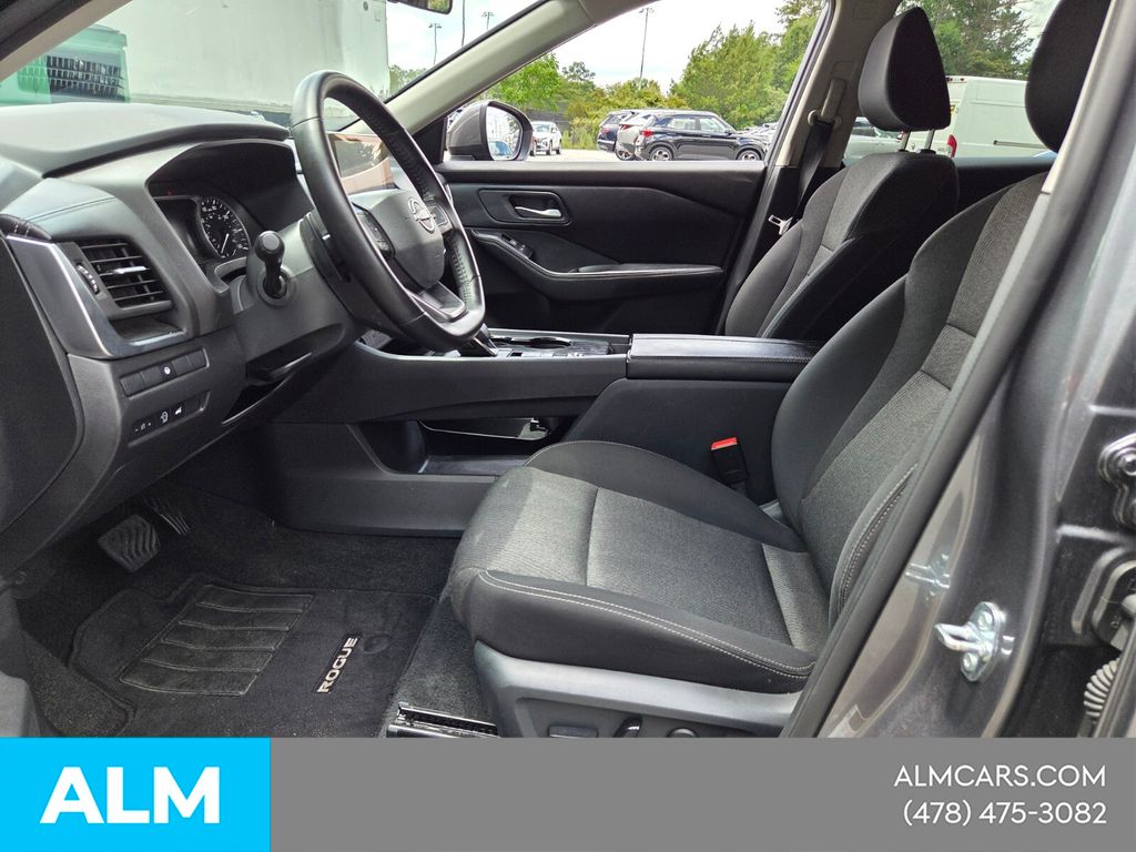 Used 2025 Gray Nissan SV image 5