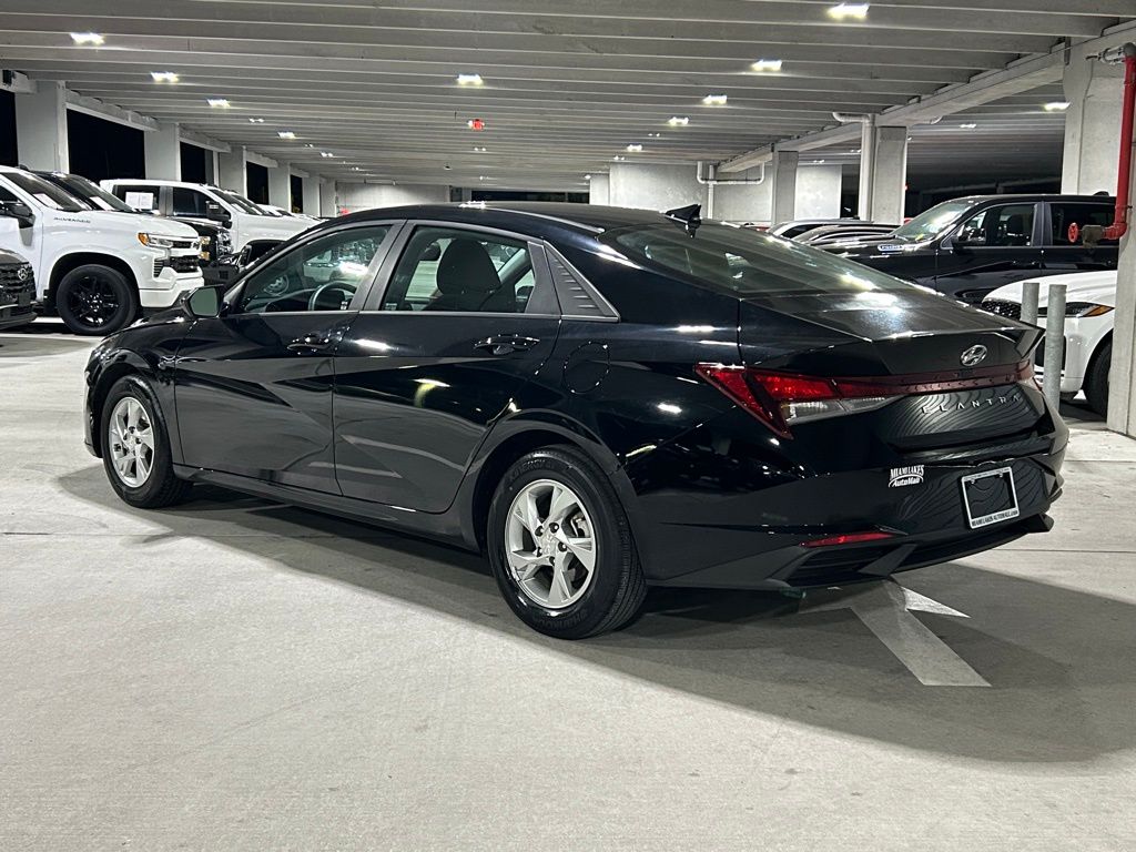 Used 2023 Onyx Black Hyundai SE image 3