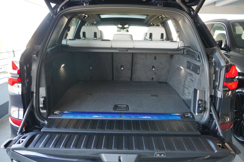 Thumbnail: 2026 BMW X5 - 21