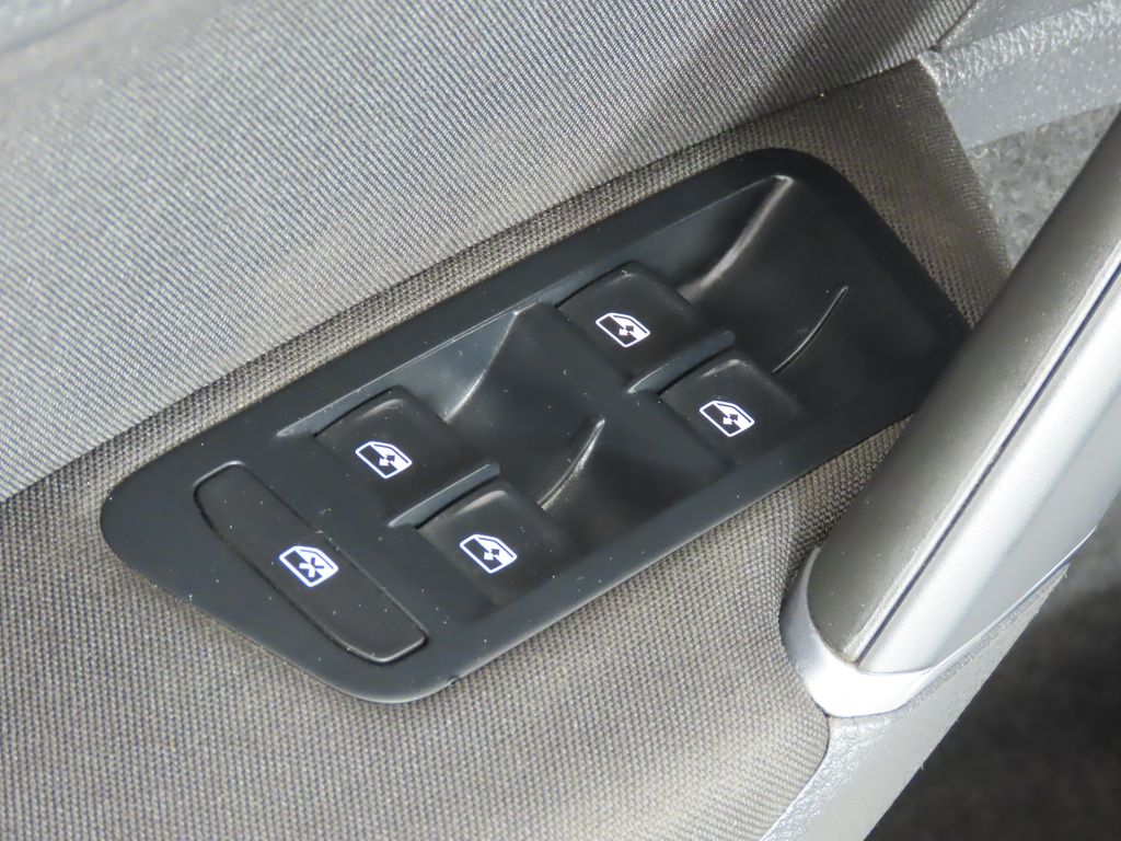 Thumbnail: 2019 Volkswagen e-Golf - 28