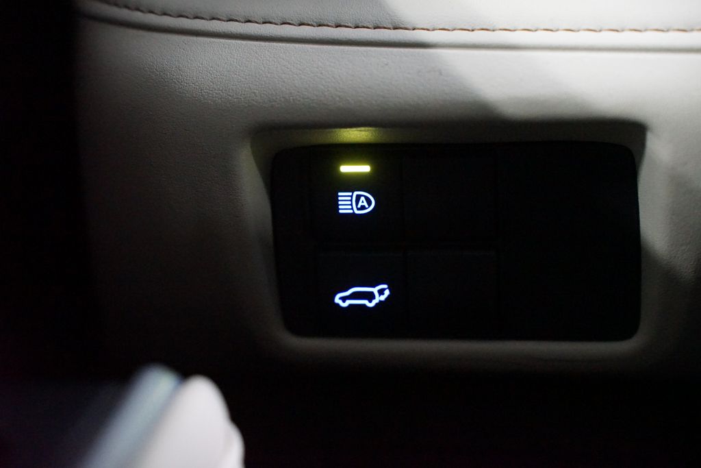 Thumbnail: 2020 Toyota Highlander - 24