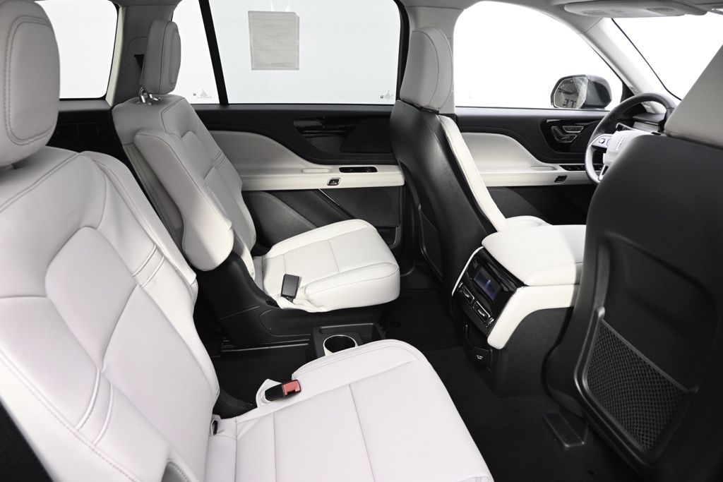 New 2026 Blue Lincoln Premiere image 18