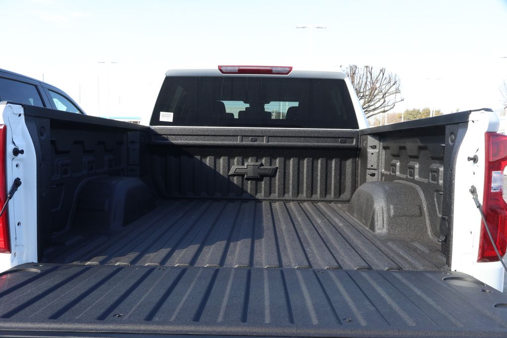 Thumbnail: 2026 Chevrolet Silverado 1500 - 12