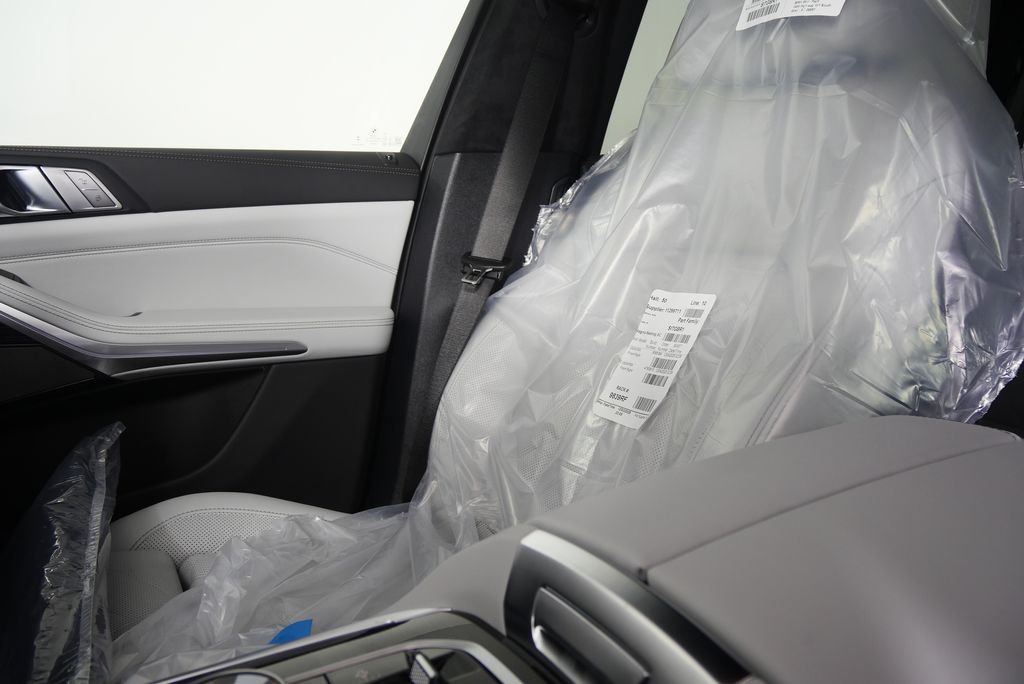 Thumbnail: 2026 BMW X7 - 24