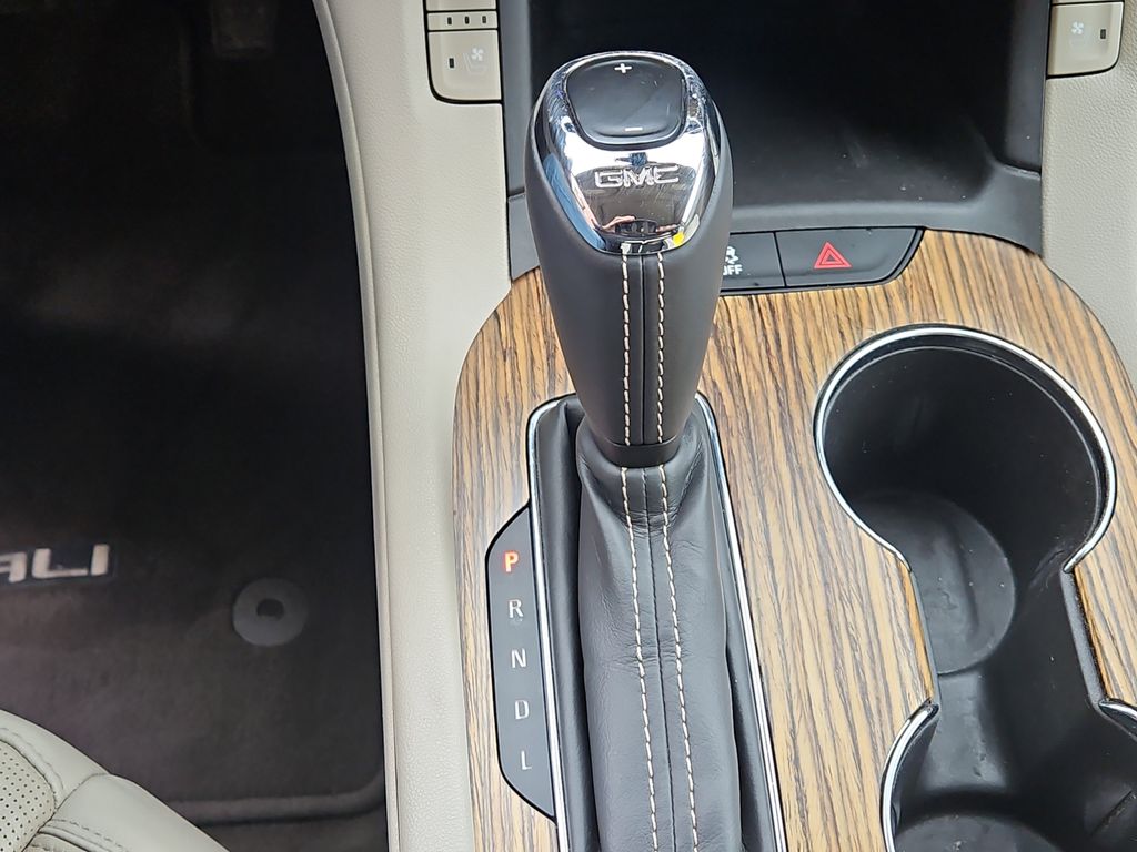 2017 GMC Acadia Denali photo