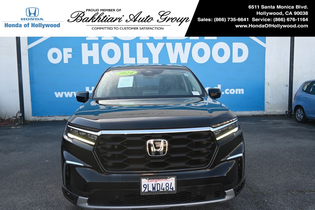 2024 Honda Pilot EX-L FWD with Captains Chairs