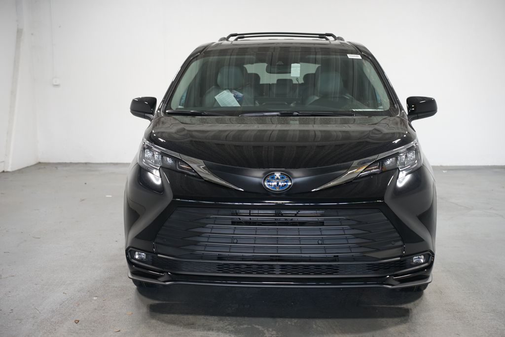 Thumbnail: 2025 Toyota Sienna - 2