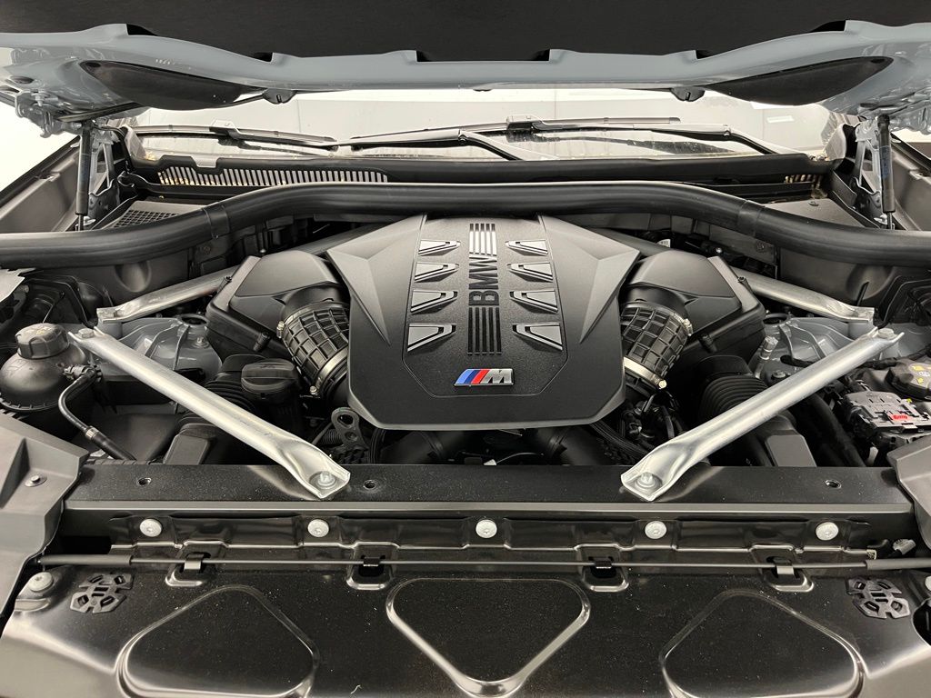 2025 BMW X5 M60i 24