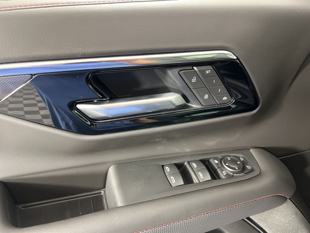 Thumbnail: 2026 Chevrolet Suburban - 26