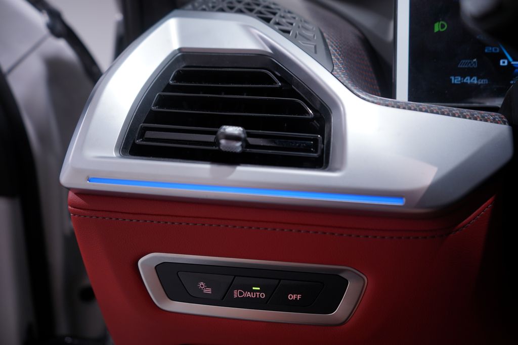 Thumbnail: 2026 BMW XM - 20