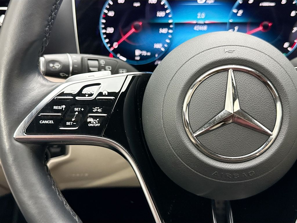 Thumbnail: 2022 Mercedes-Benz E-Class - 11