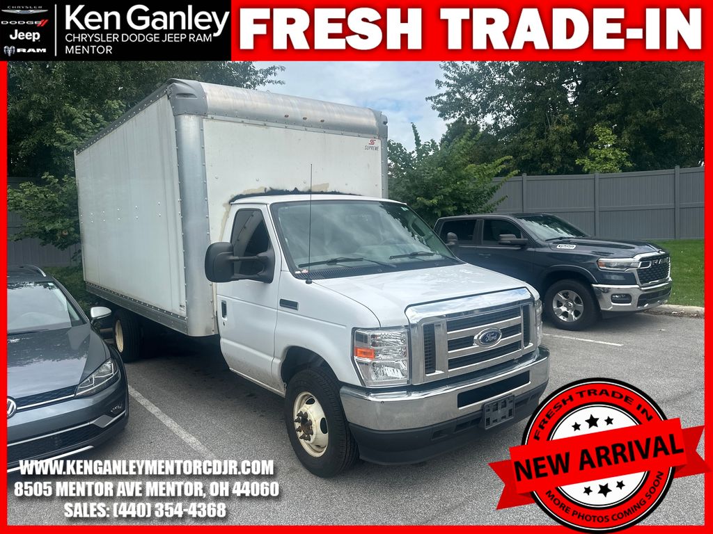 2022 Ford E-Series Chassis E-350 SD Cutaway SB RWD