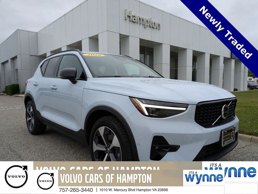 White (Cloud) 2026 Volvo XC40 B5 Plus AWD SUV / Crossover All-Wheel Drive Automatic
