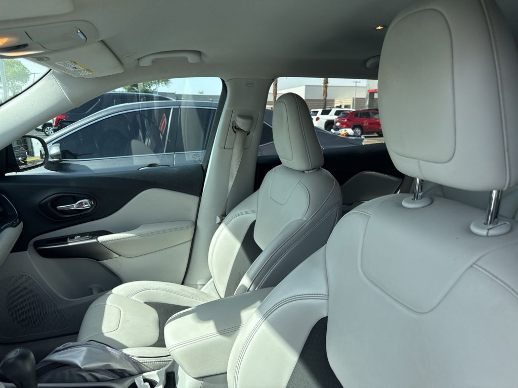 Thumbnail: 2020 Jeep Cherokee - 8