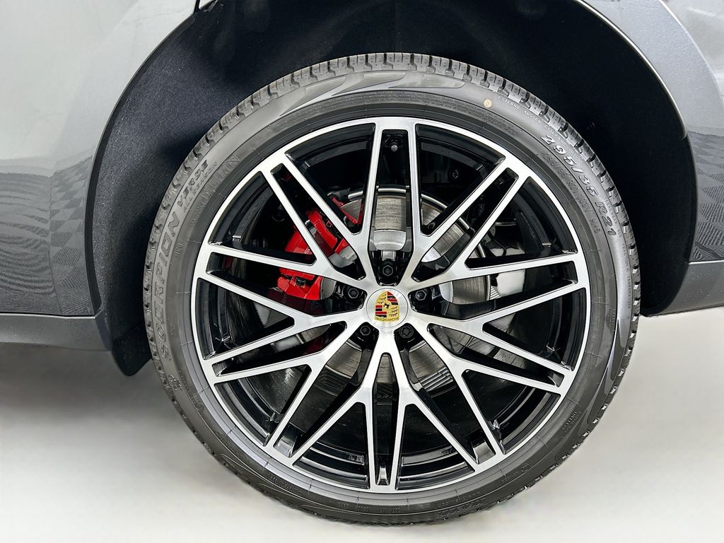 Thumbnail: 2026 Porsche Macan - 32