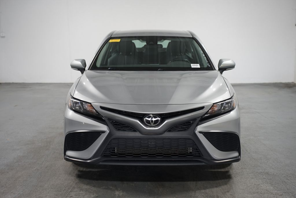 2023 Toyota Camry SE 2