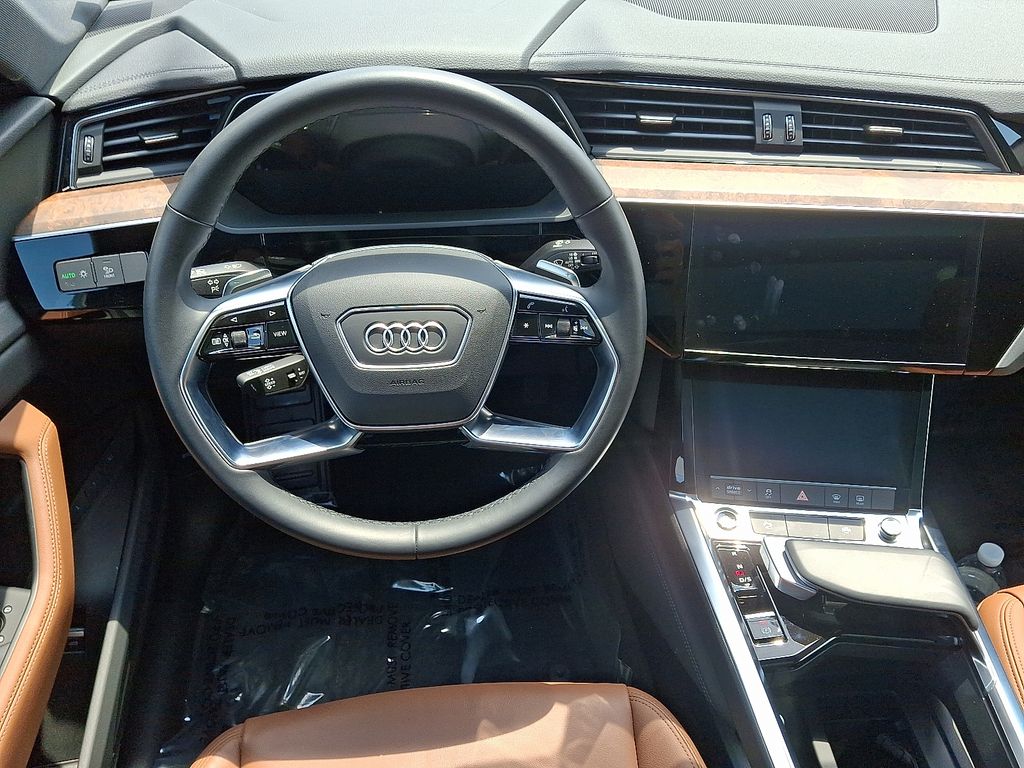 Thumbnail: 2022 Audi e-tron - 11