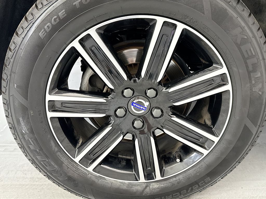 Thumbnail: 2017 Volvo XC60 - 32