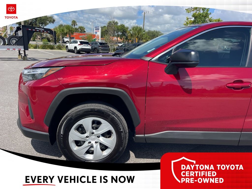 2023 Toyota RAV4 LE photo 5