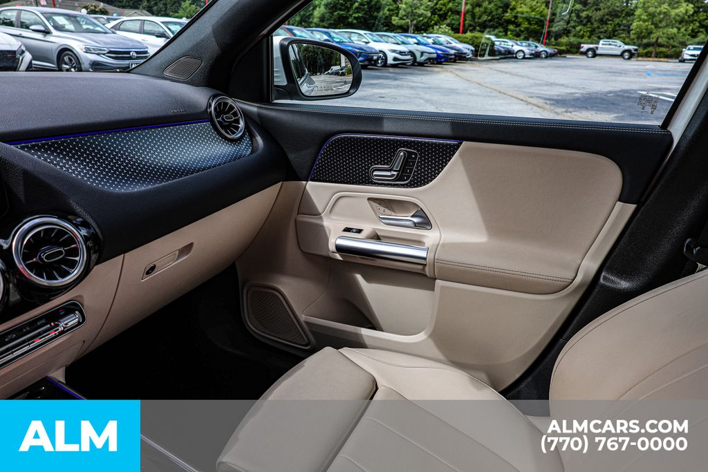 Used 2025 White Mercedes-Benz GLA 250 image 44