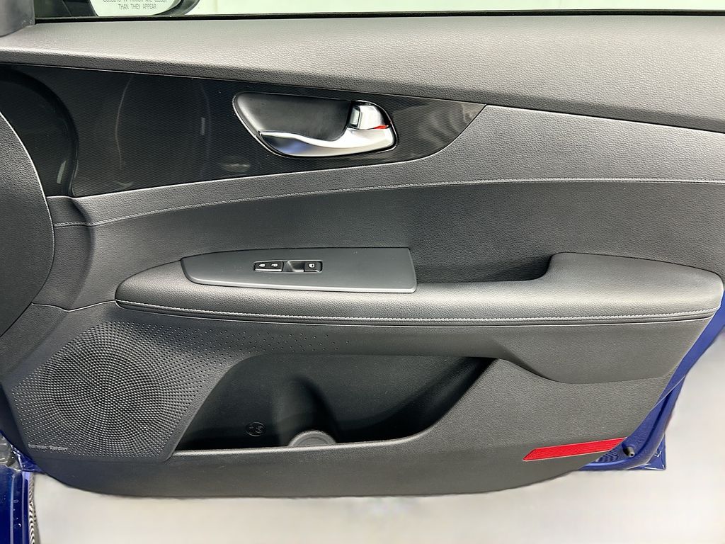 Thumbnail: 2020 Kia Forte - 23