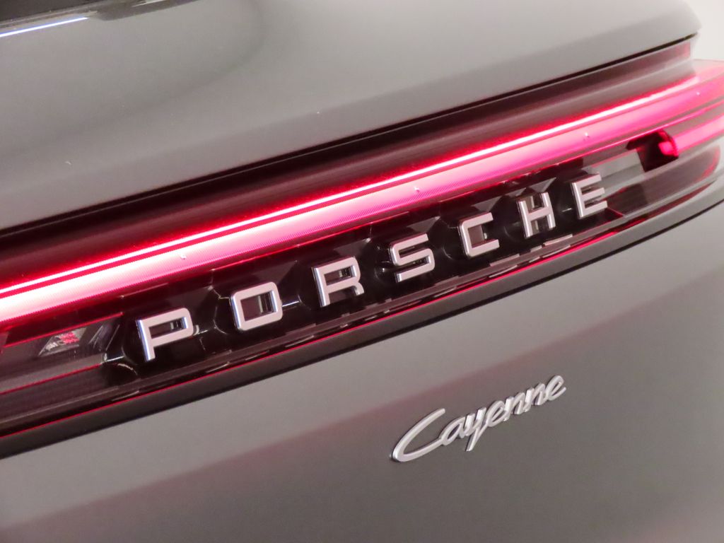 Thumbnail: 2025 Porsche Cayenne - 12
