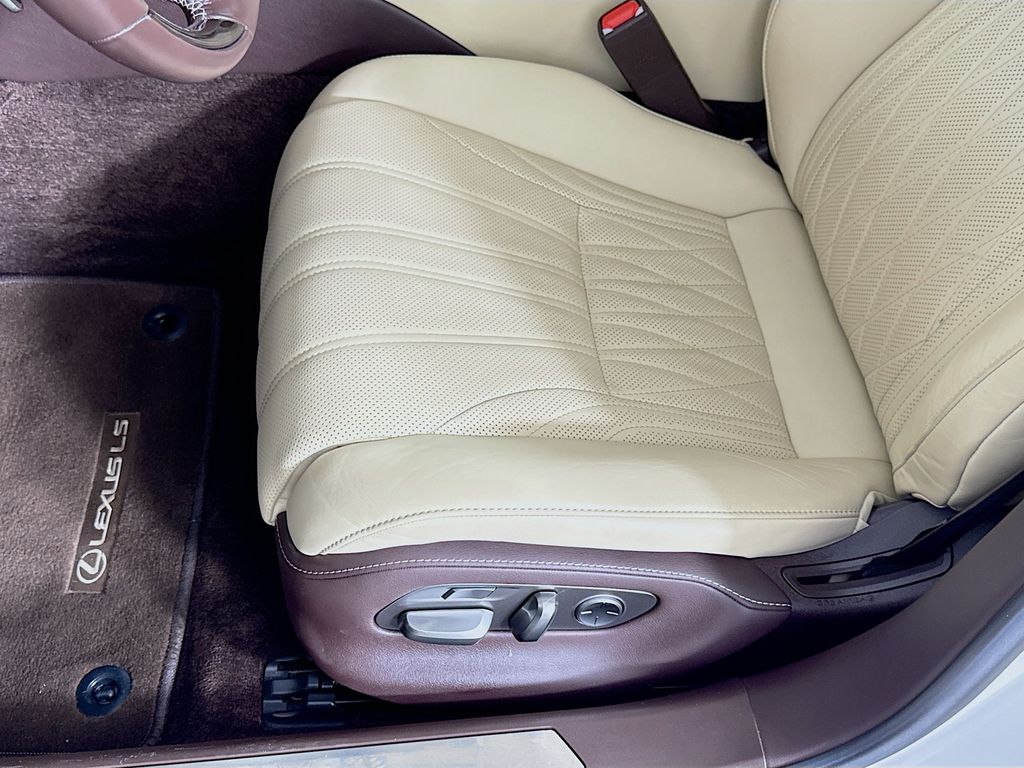 Thumbnail: 2020 Lexus LS - 20
