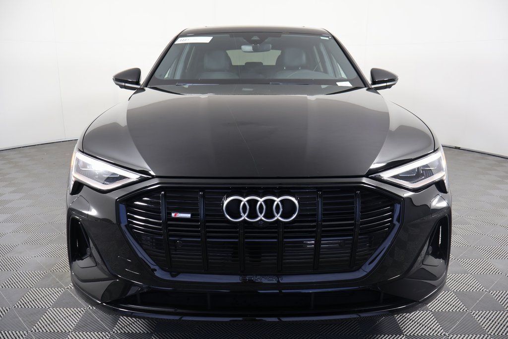 Thumbnail: 2023 Audi e-tron GT - 2