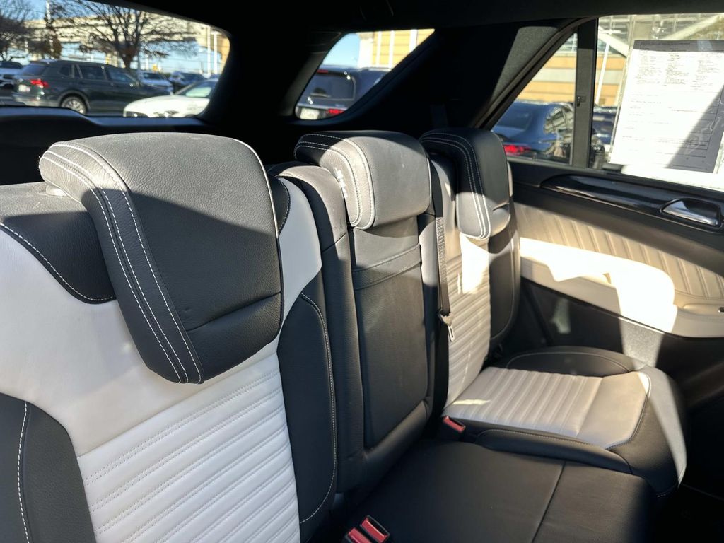 Thumbnail: 2018 Mercedes-Benz GLE - 26