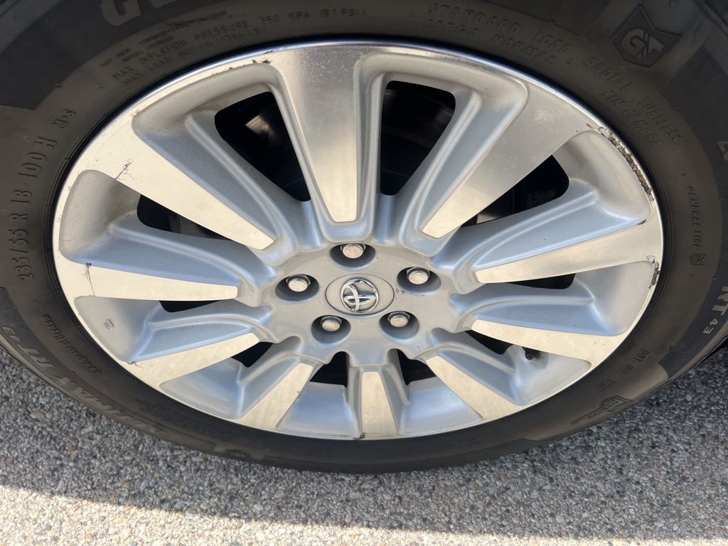 2014 Toyota Sienna XLE 7-Passenger Auto Access Se photo