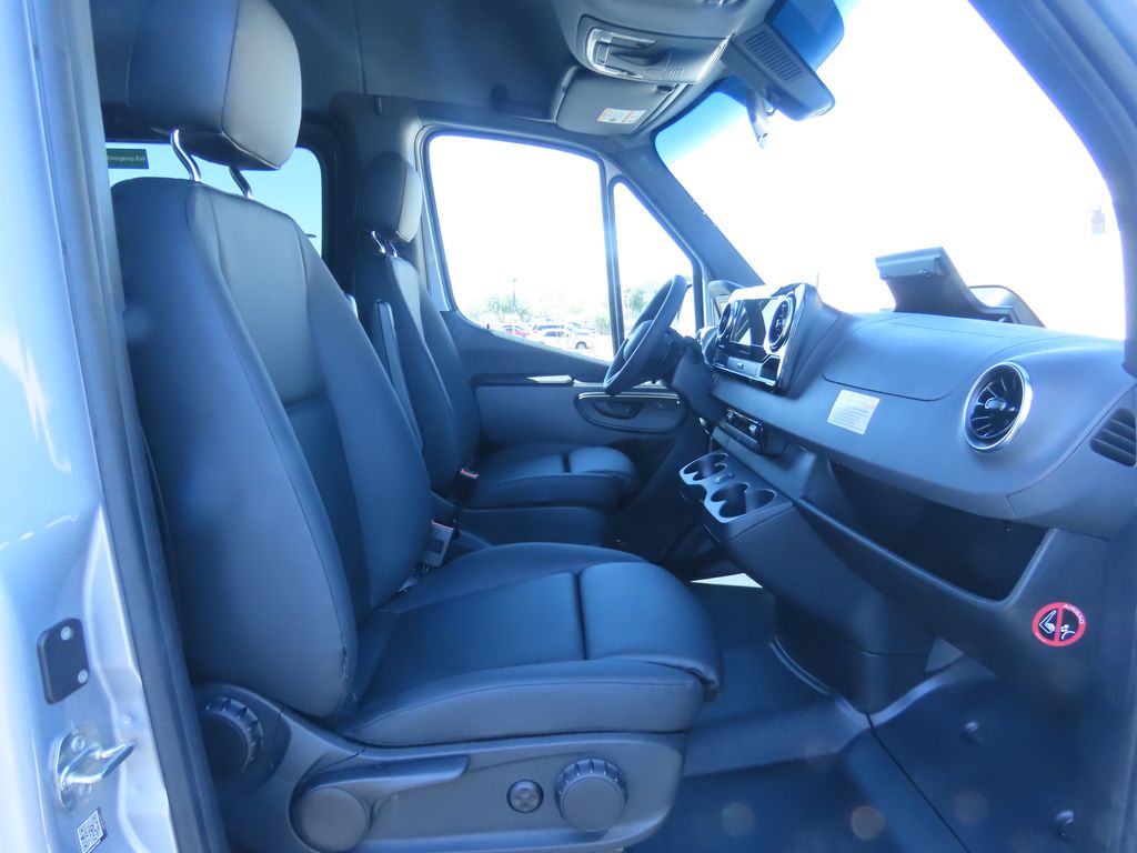 Thumbnail: 2025 Mercedes-Benz Sprinter - 20