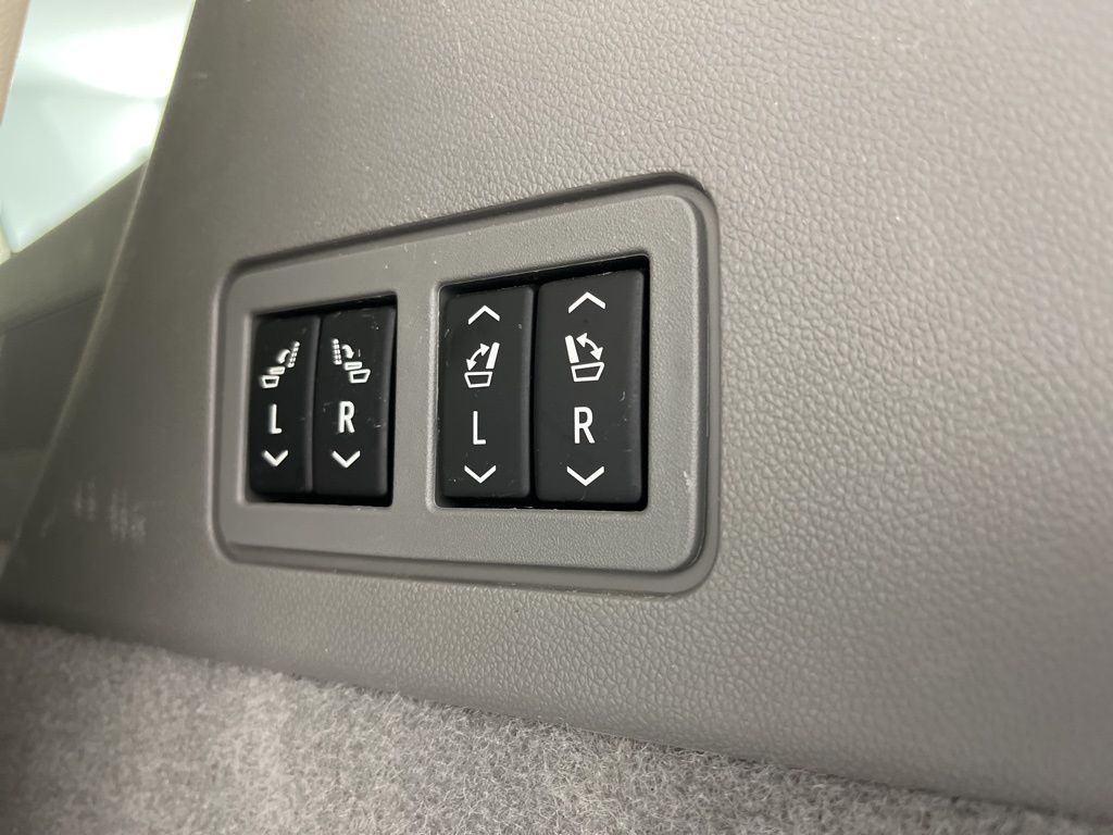 Thumbnail: 2020 Cadillac XT6 - 12