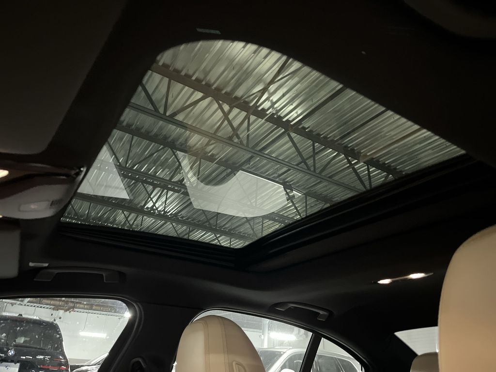 Thumbnail: 2025 BMW 3 Series - 22