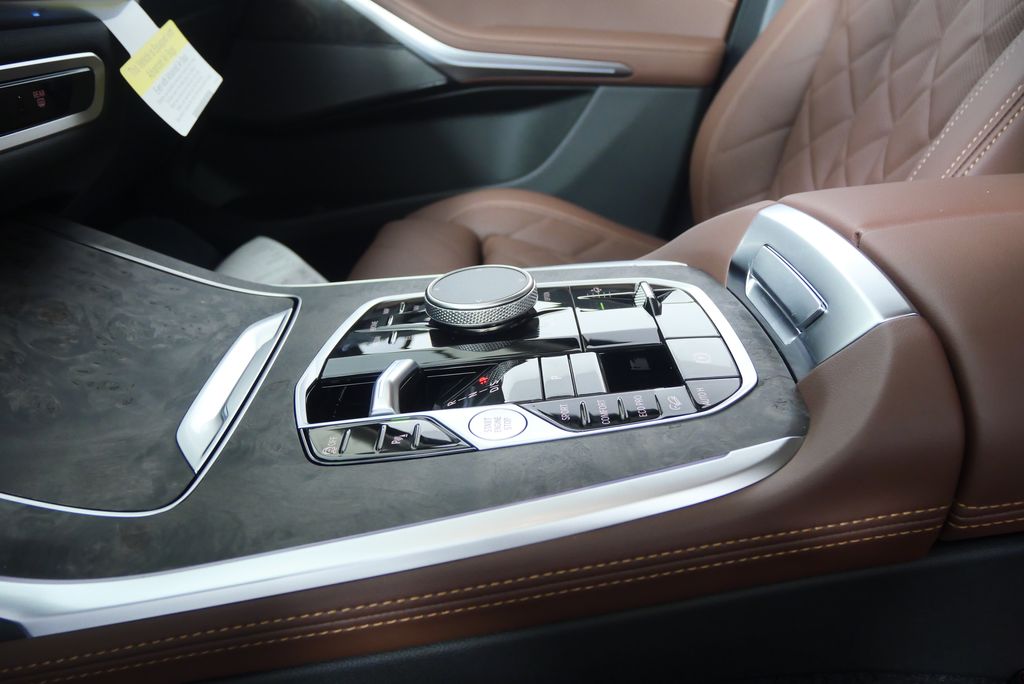 Thumbnail: 2026 BMW X7 - 24
