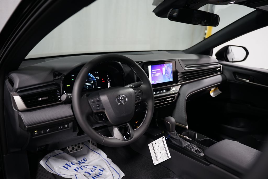 2025 Toyota Camry SE 11