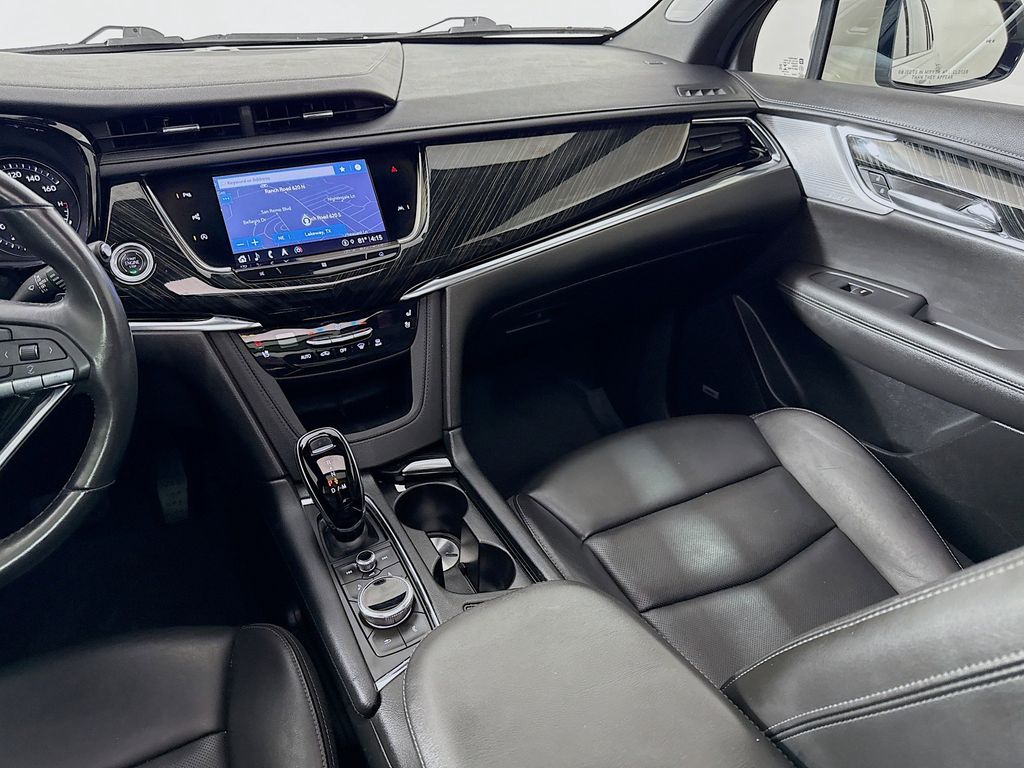 Thumbnail: 2021 Cadillac XT6 - 25
