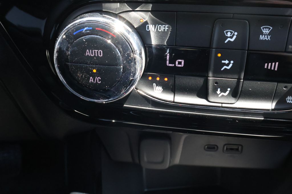 2025 Chevrolet Trax LT 26