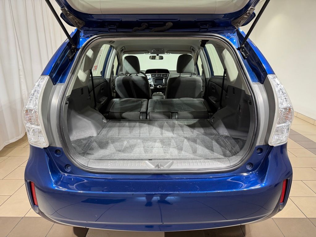 Thumbnail: 2012 Toyota Prius v - 12