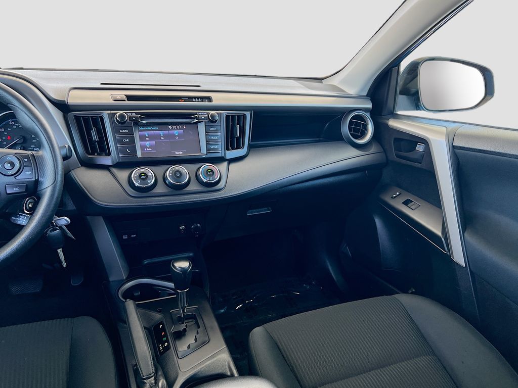 Thumbnail: 2018 Toyota RAV4 - 21